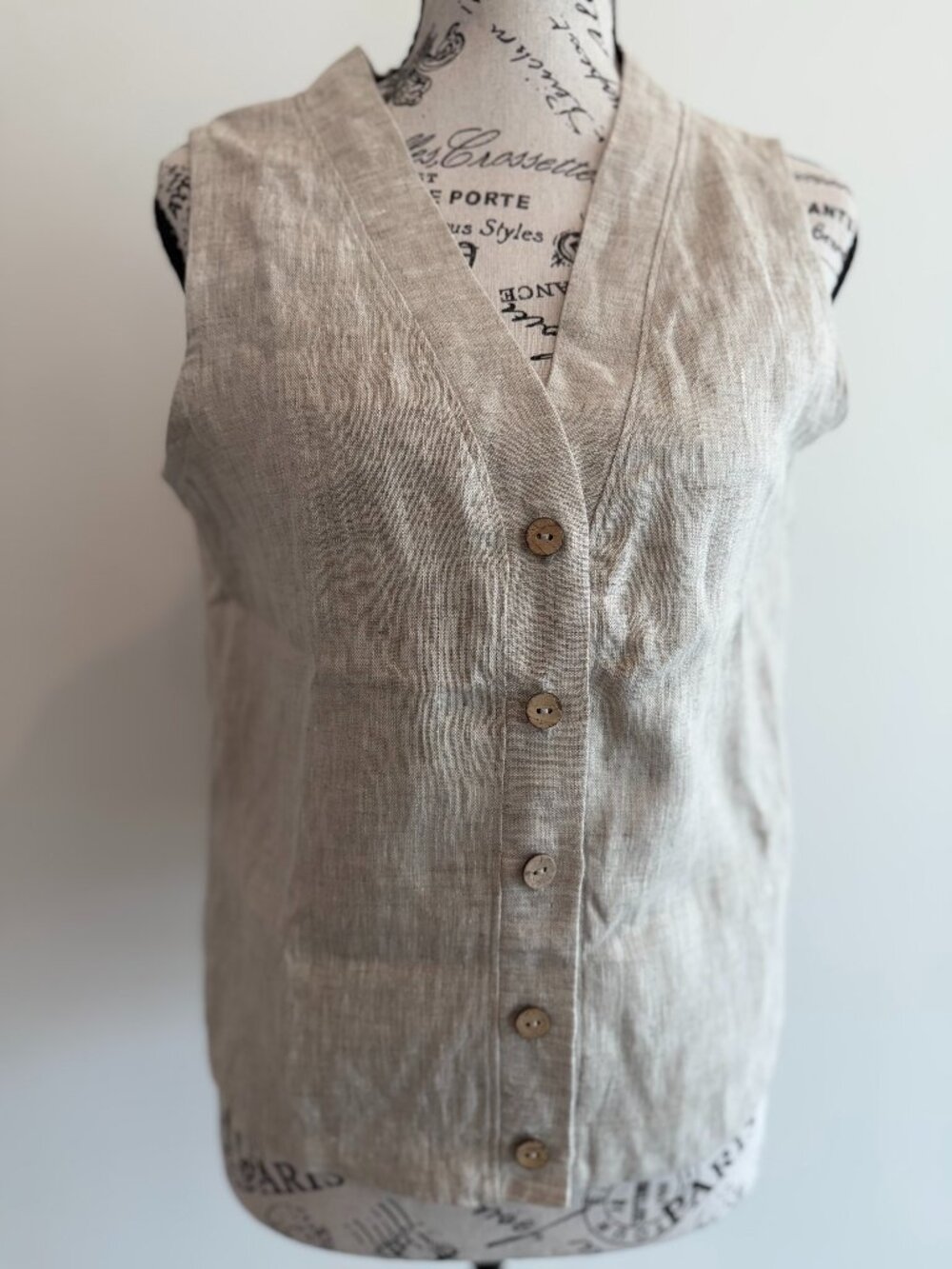 Oatmeal Nomi Linen Vest in small with front buttons